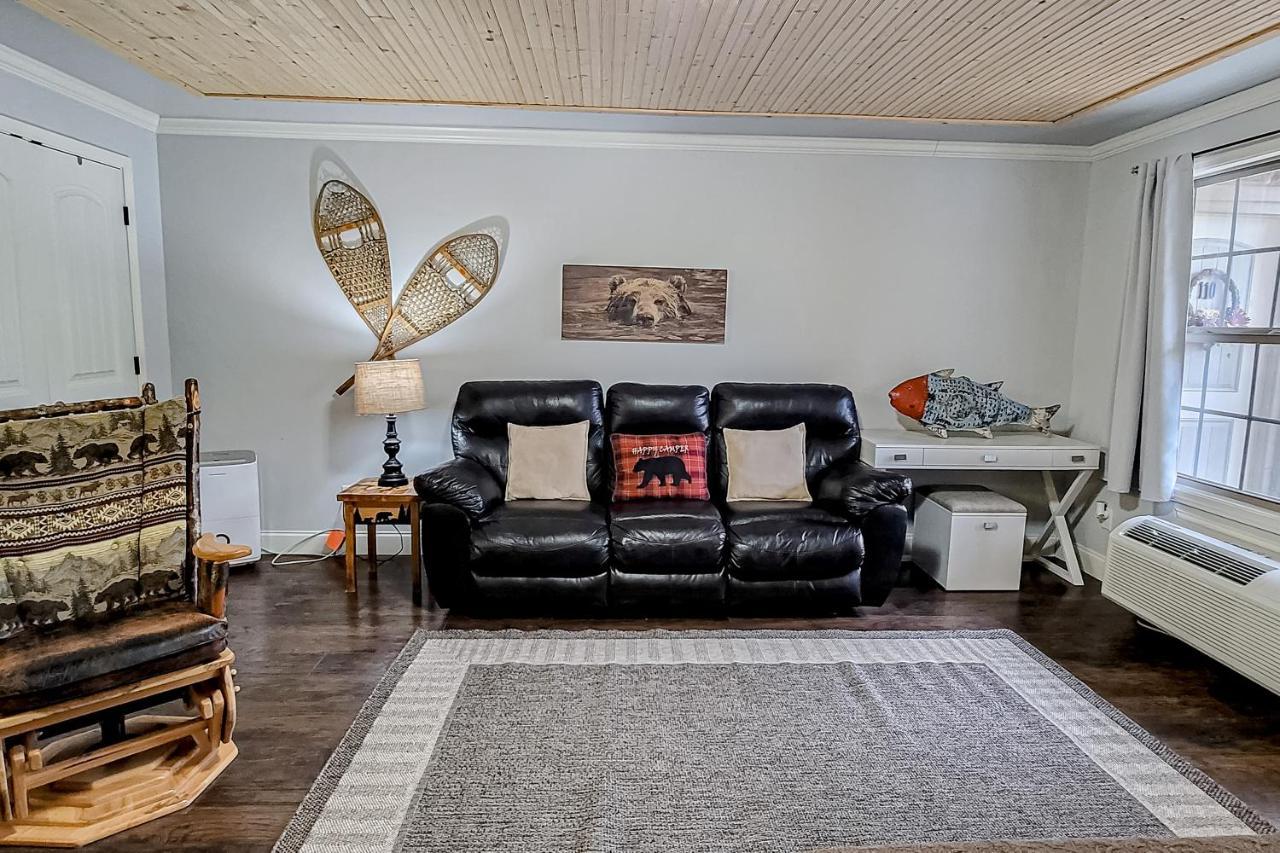 Little River Loft & Riverfront Gem Таунсенд Номер фото