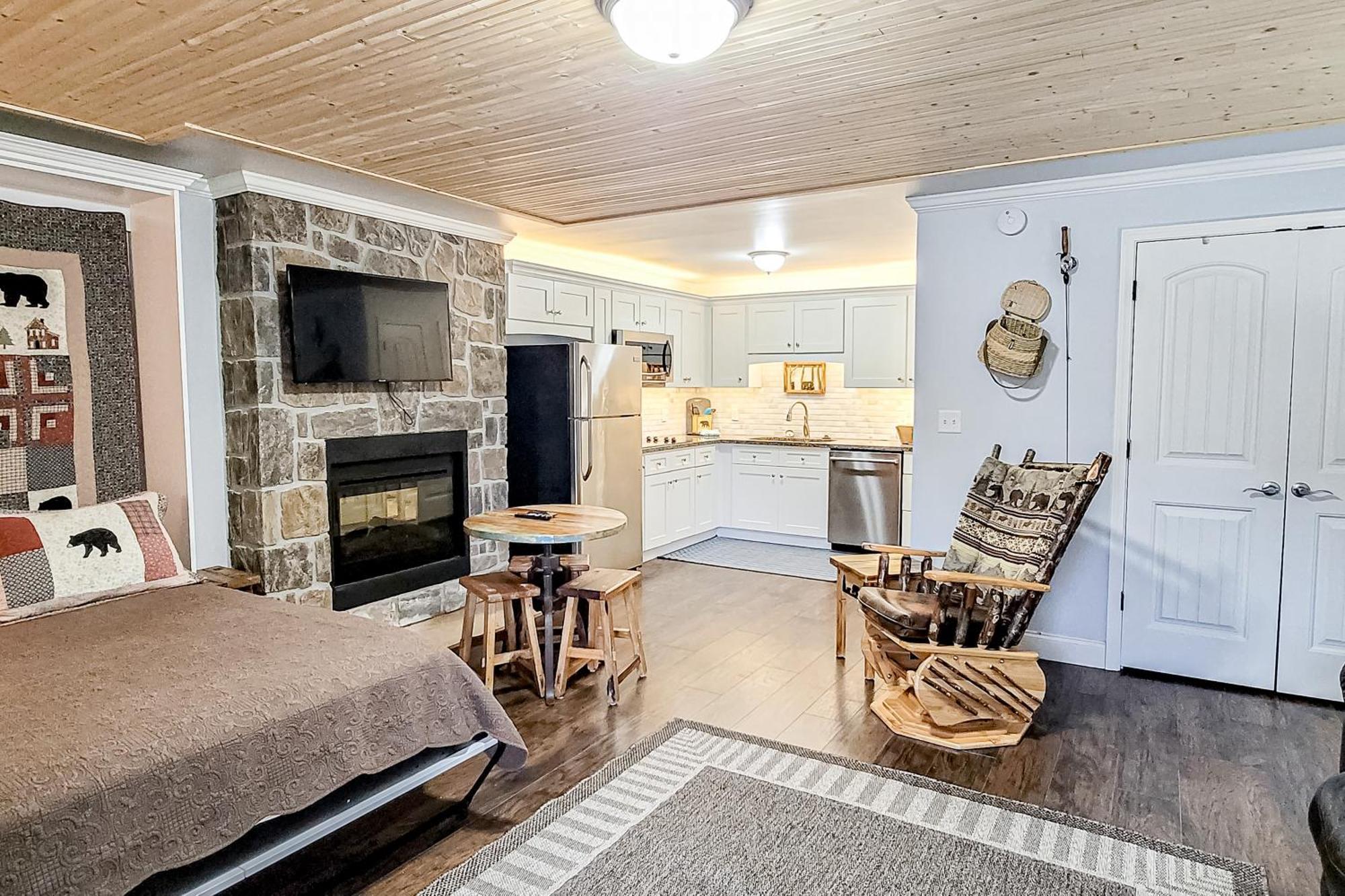 Little River Loft & Riverfront Gem Таунсенд Номер фото